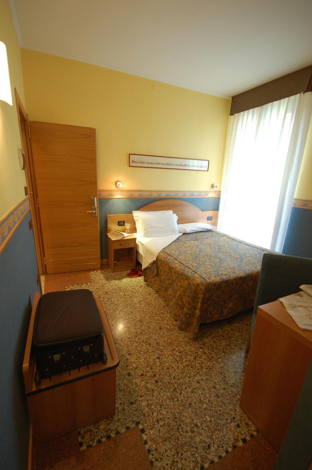 Deluxe Single Room,1216267531:JPEG